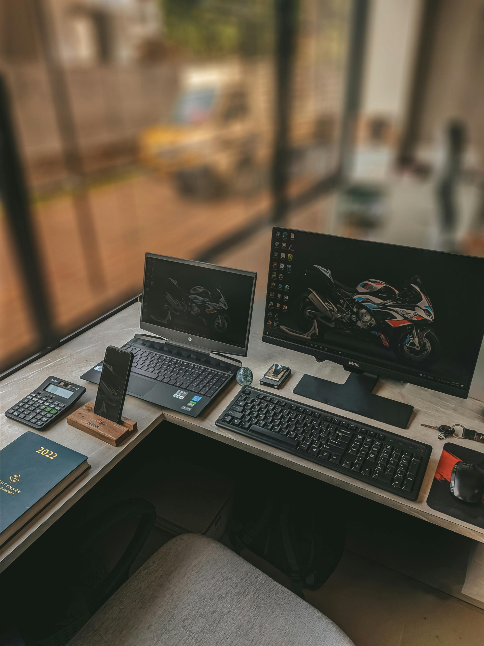 desktop pc with laptop